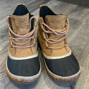 Sorel out n about boots